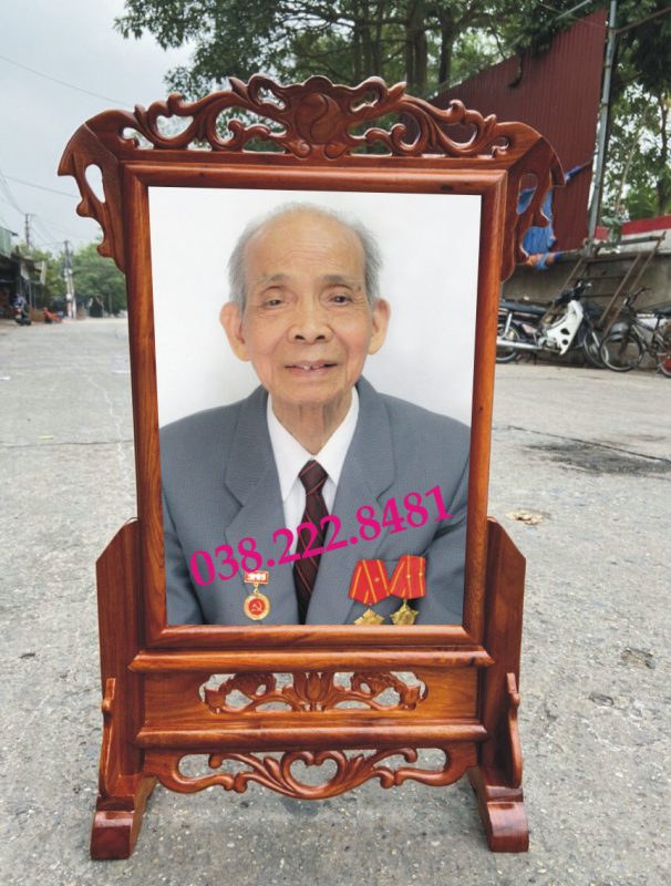 Chọn mua kích thước khung thờ tại cửa hàng giới thiệu sản phẩm số 131 phố Nguyễn xiển.