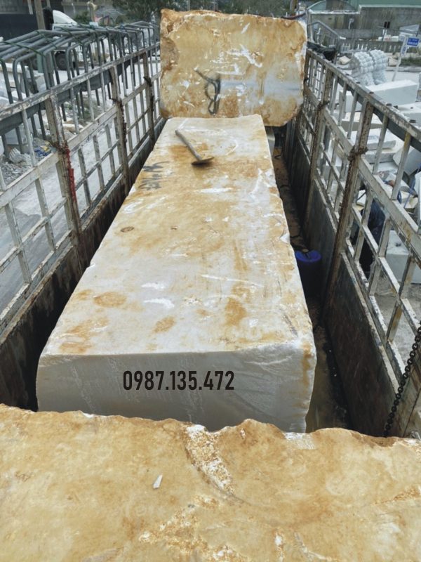 Đá nguyên khối chế tác cuốn thư, lăng mộ