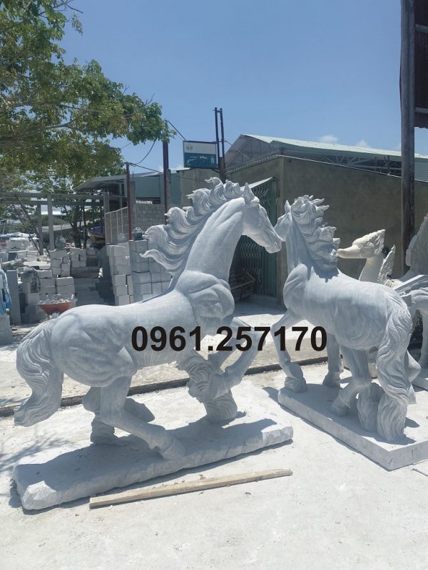 Điêu khắc đá tự nhiên