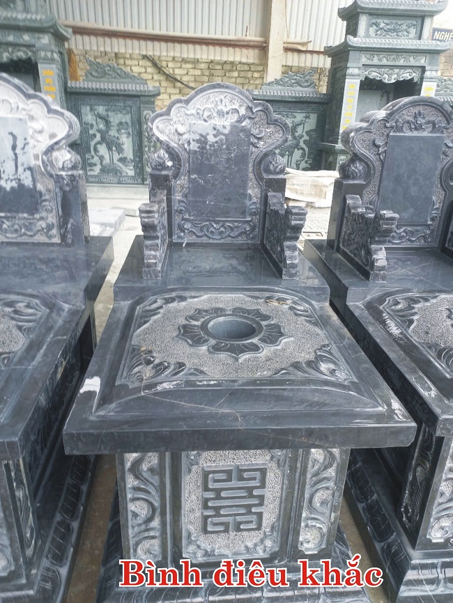 Mẫu mộ ngai đá